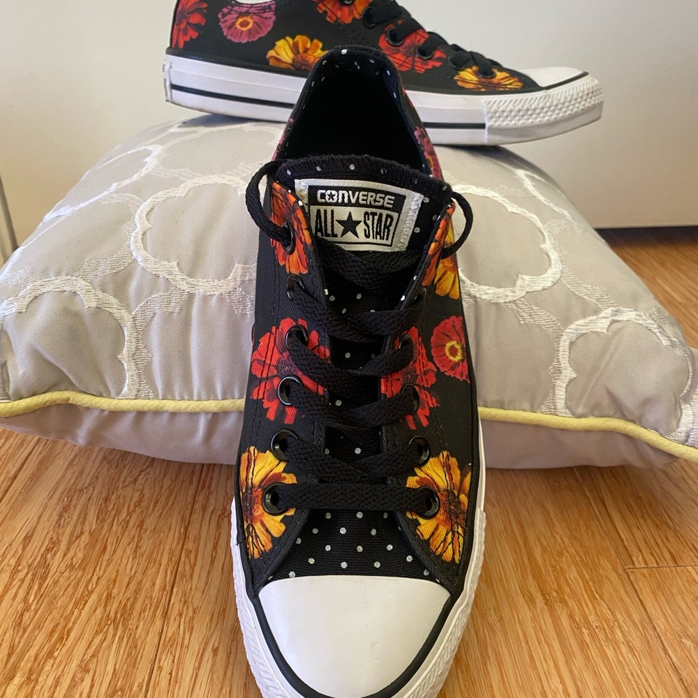 Converse Black Floral Sneakers Size 7